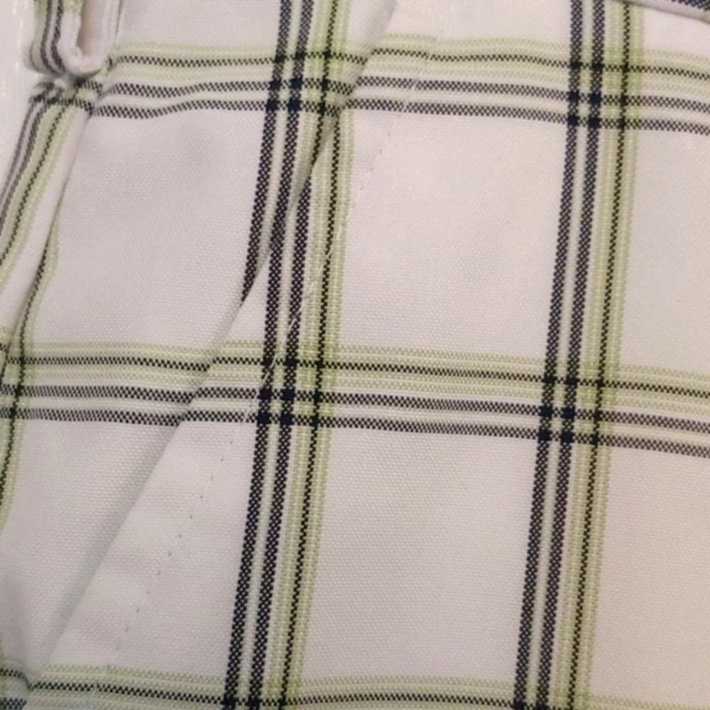 IZOD Men's Golf Shorts White/Green Plaid. Size 32 - Picture 4 of 10